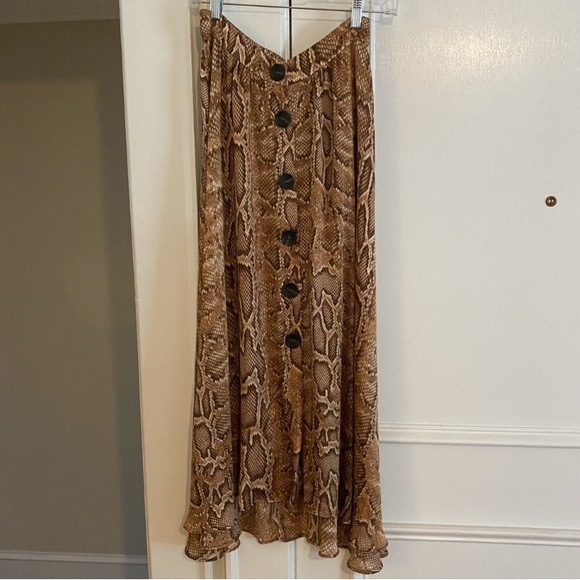 Zara button down snakeskin skirt - Picture 2 of 3